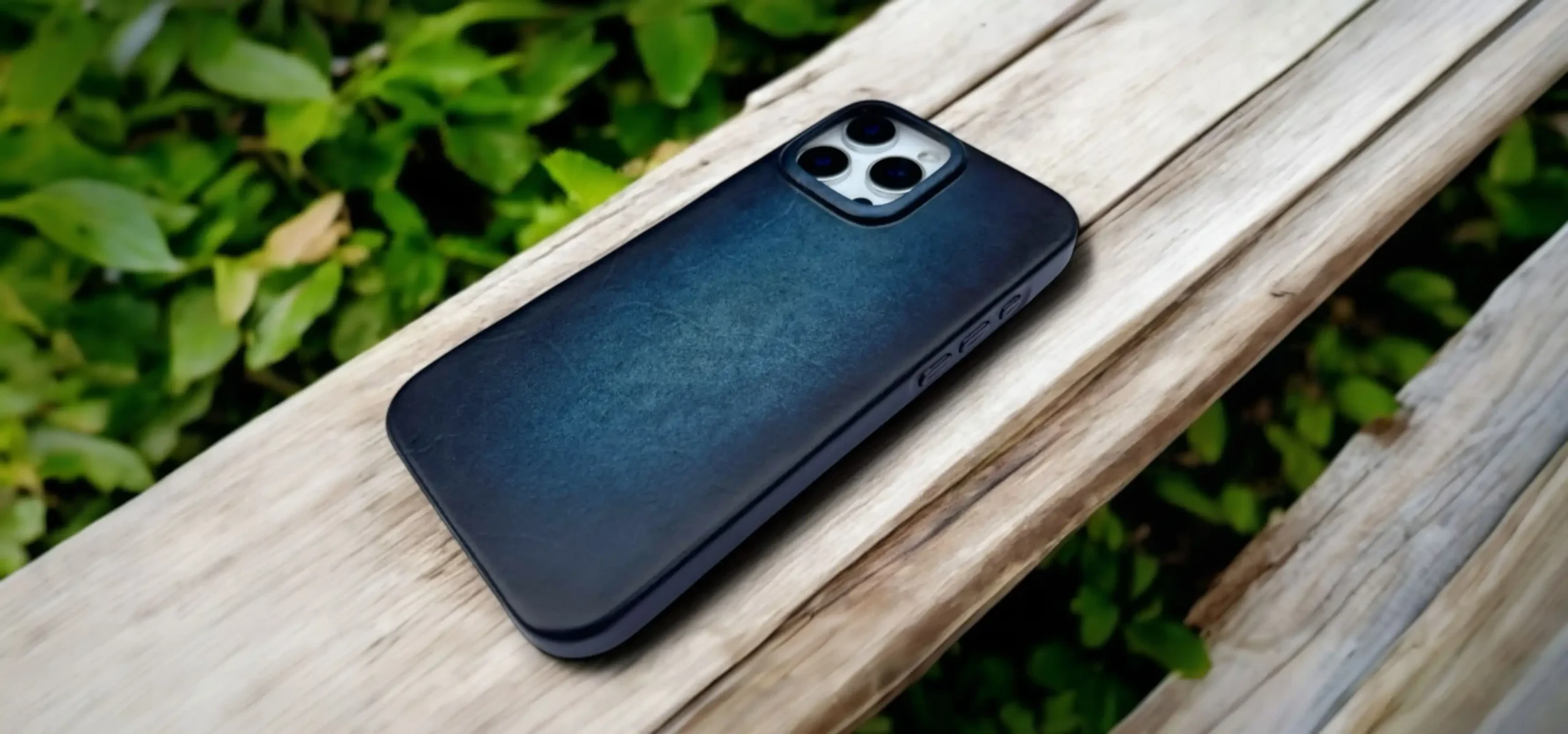 A premium handmade leather keychain – the perfect gift included with every BridleBlack iPhone leather case.